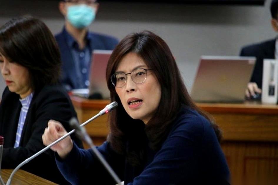 江启臣和郑丽文，这回算是公开决裂了。
他直接在自己的社交账号上，指名道姓，把郑丽