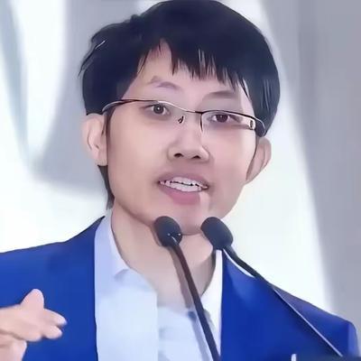 不知道大家有没有注意到，去年年初红得发紫的Deepseek和梁文峰，现在都没什么