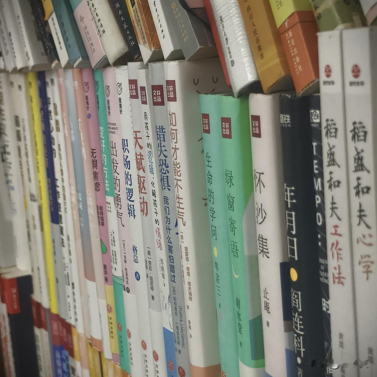 真的，它不需要仪式感，不计较时间地点，简单到只要翻开就可以看。

电子书、纸质书