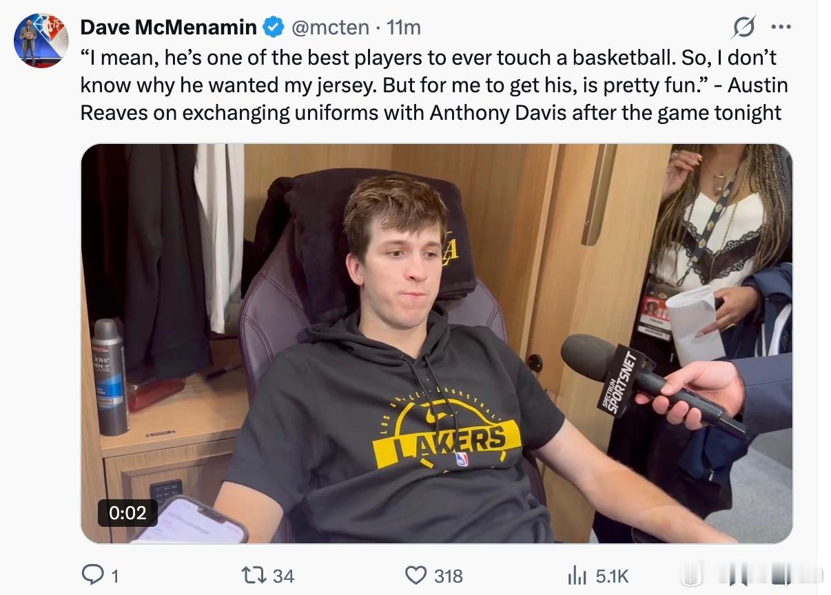 看到赛后里弗斯谈他和浓眉的关系，就想到上赛季交易后两队的第一次教手。有点感慨，曾