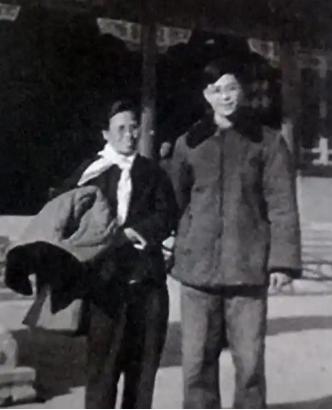 [浮云]1941年，谢育才夫妇被捕，在狱中生下一个儿子。为逃出去，夫妻二人将儿子