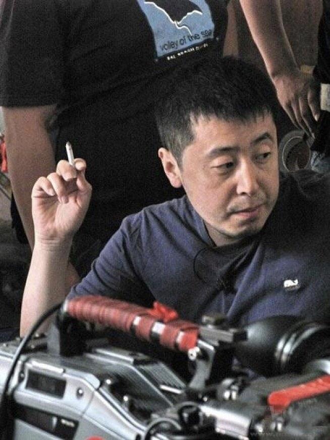 贾樟柯道歉了。

因为《密探》定档海报，盗用了巴西设计师的作品。

他说：我电脑