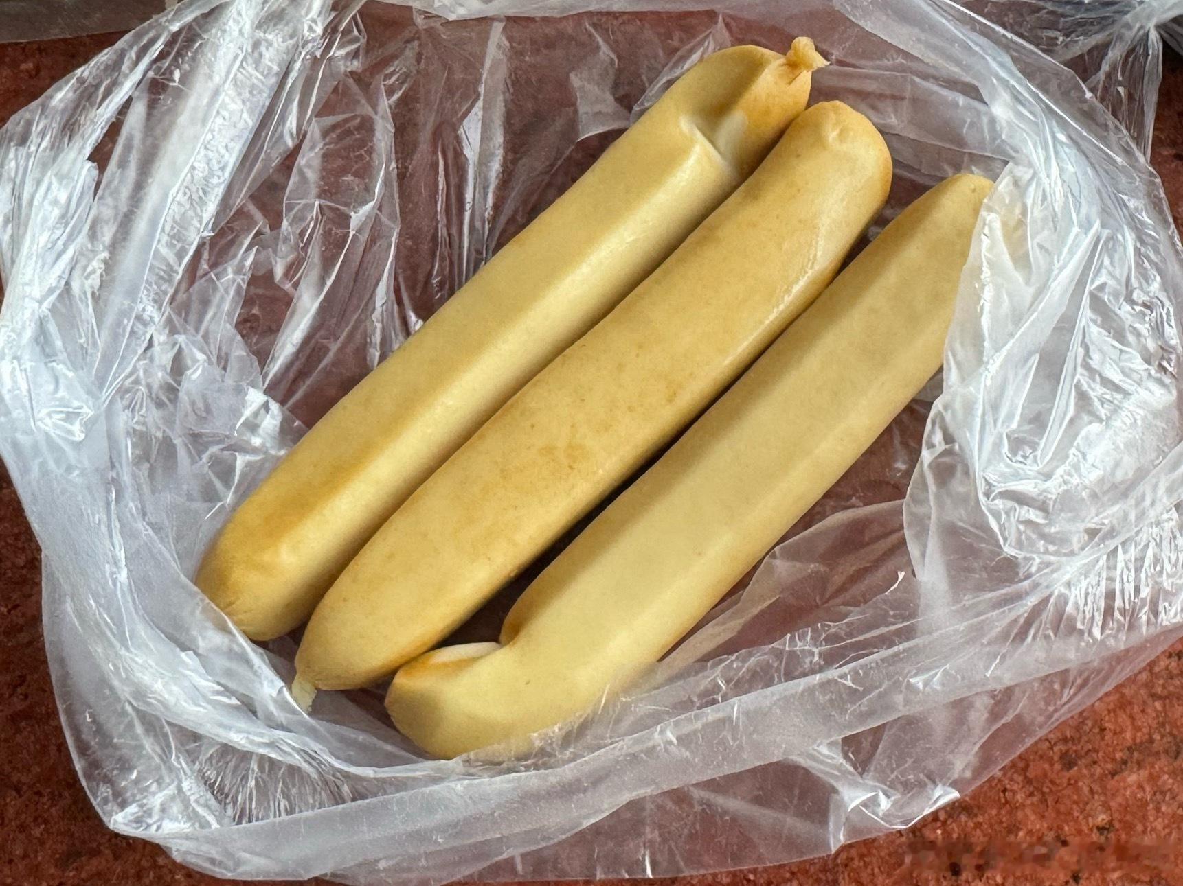 泥肠，从小吃到大的东西，我一直以为这是全国性食物，结果今天买的时候，店员跟我说这