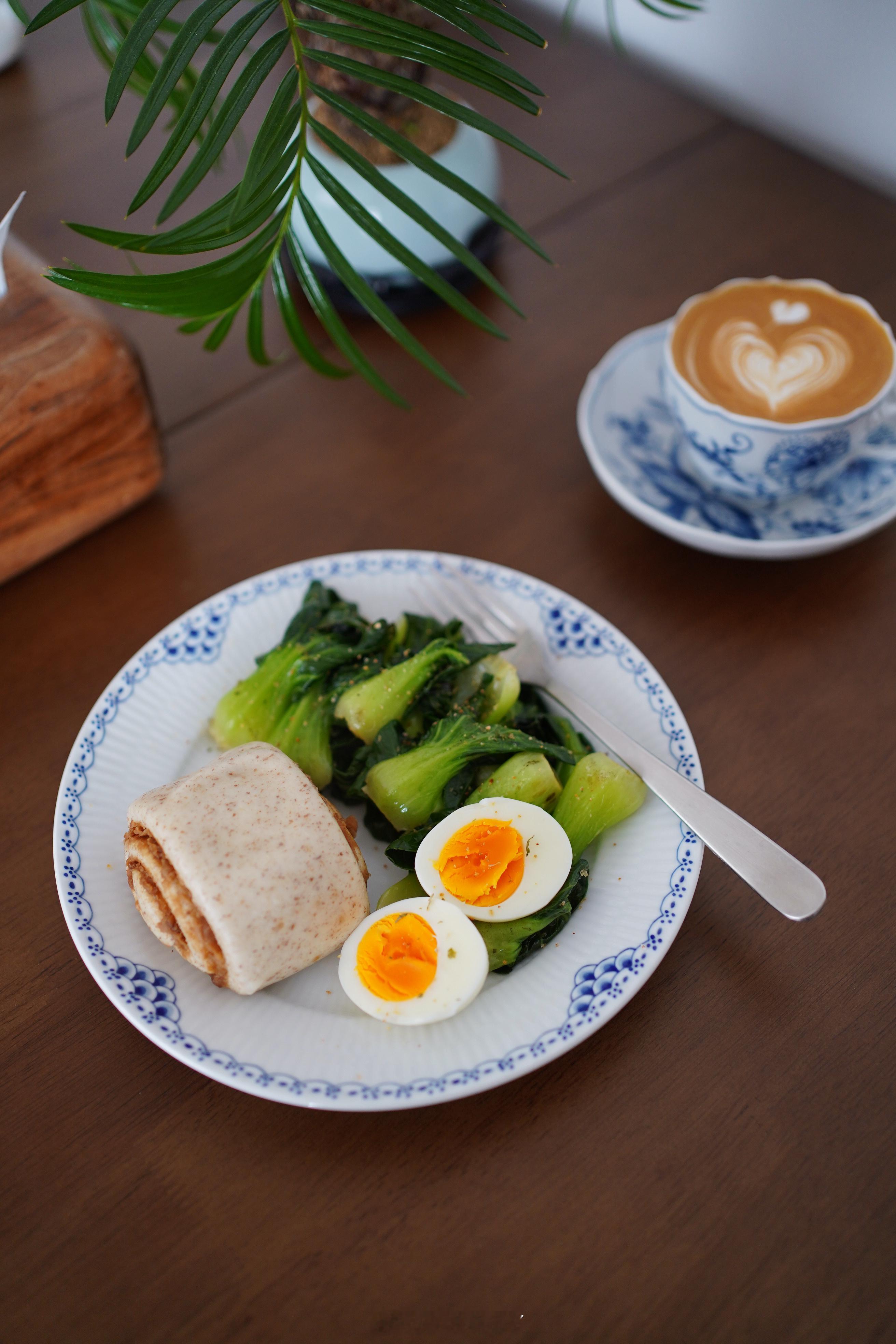 每天早上换不同的锅不同的餐具，新鲜感常有～这个宁夏小青仔是真好吃，比普通油菜好吃