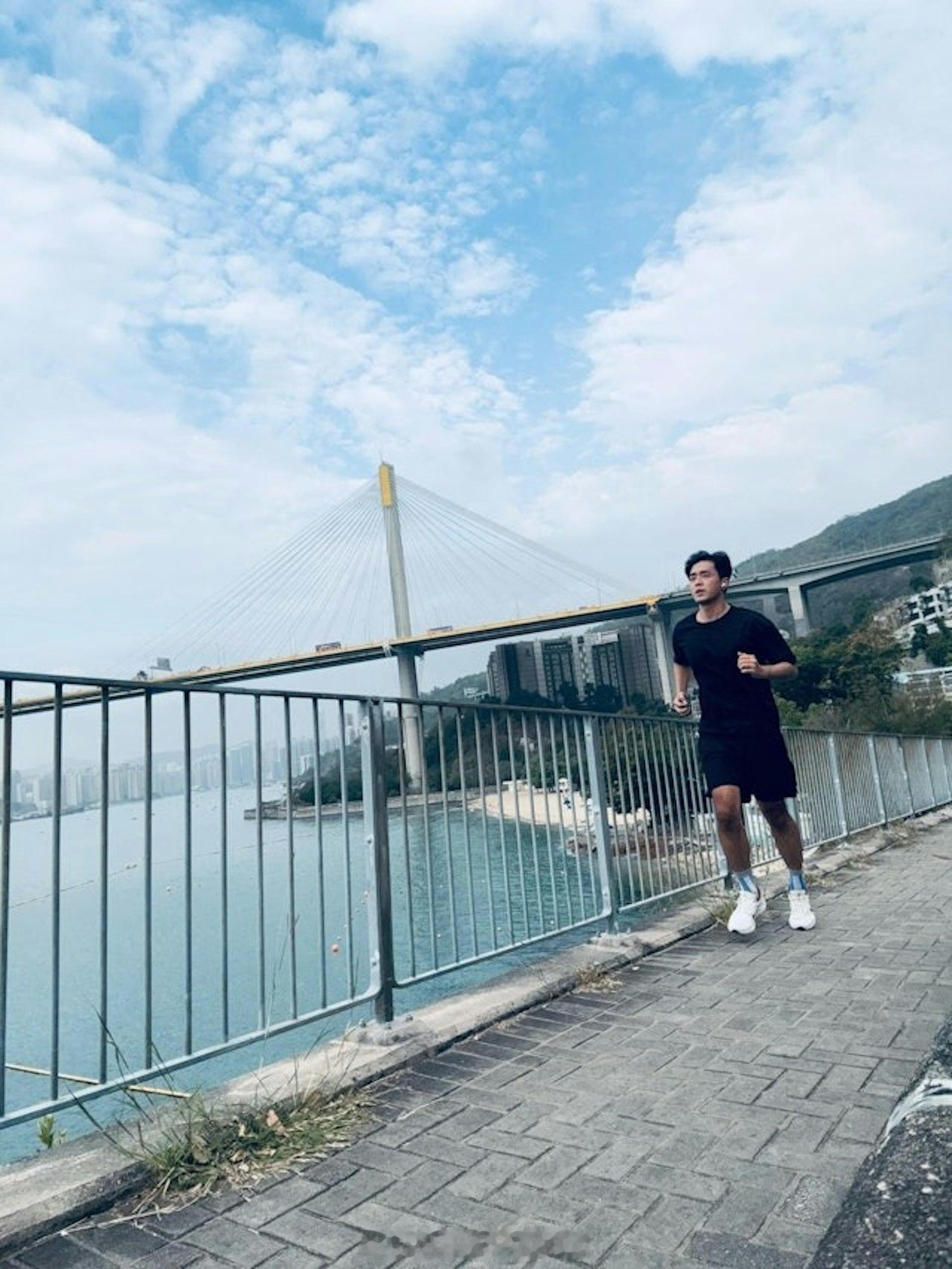 《爱回家》黄耀煌宣布离开TVB 结束十六年宾主关系 坦言曾陷入自我怀疑一度想放弃