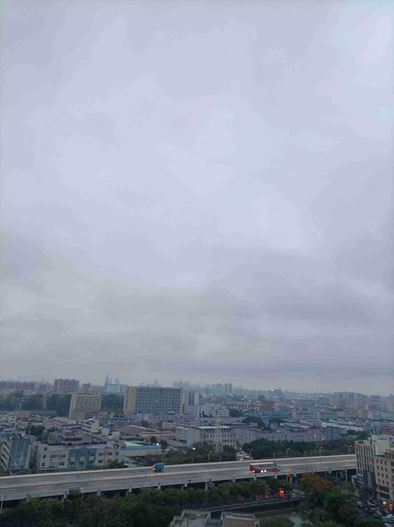 我的今日状态：😁轻松愉快
我这里的天气：🌧下雨深圳今天小雨转多云，气温13度