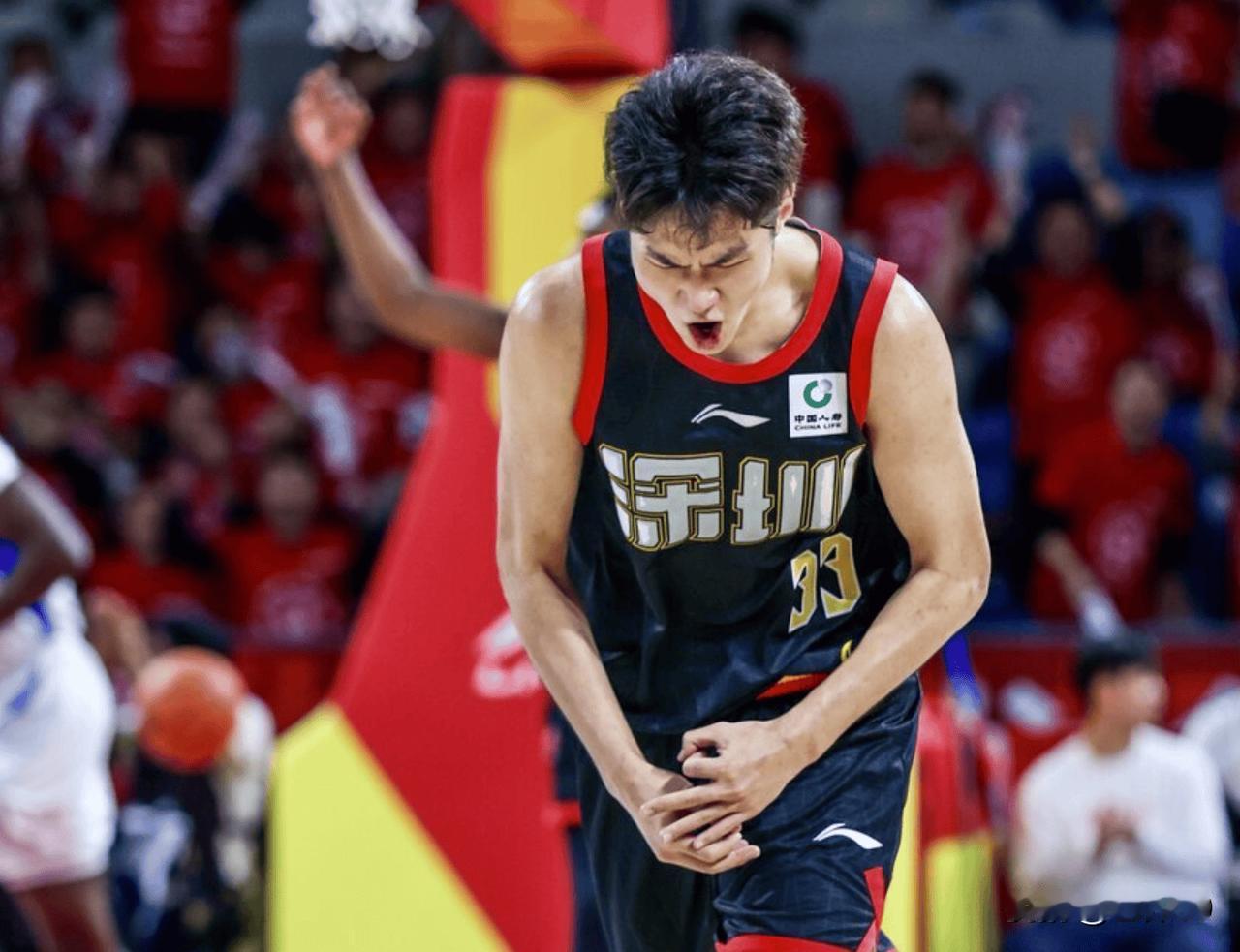 初生牛犊不怕虎！王浩然横空出世，成中国男篮锋线新希望
 
21岁的深圳锋线王浩然