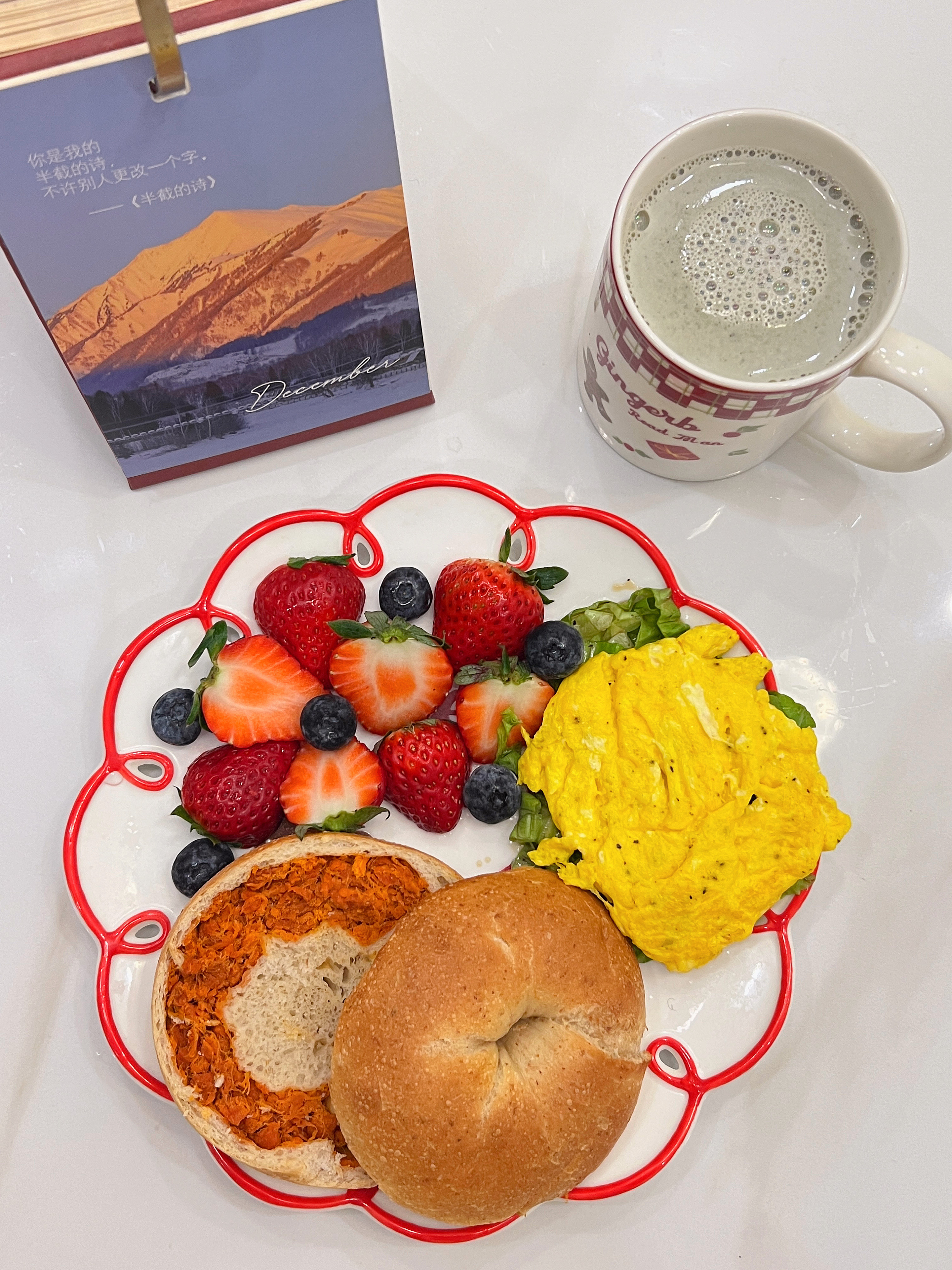 新的一周好啊～  每天越醒越早 早餐也越吃越多🥯 ​​​