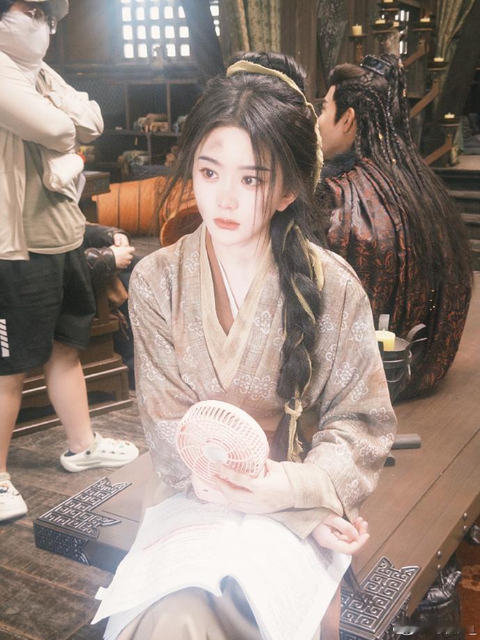短剧女王马秋元来演长剧了 马秋元这回真的打了一场漂亮仗！《雀骨》里她演的李乐君，