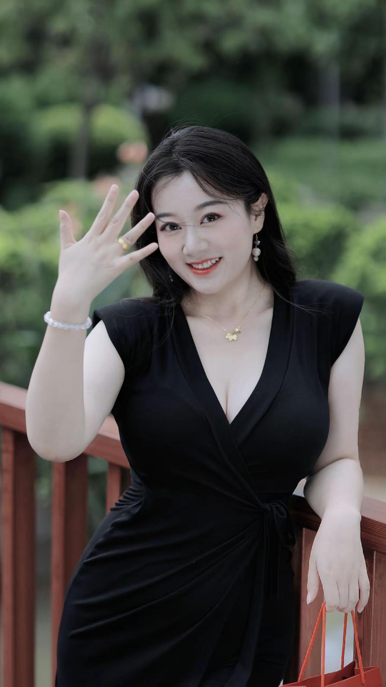 千金难买我开心，但是黄金可以大气 微胖女生