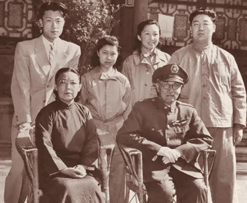 1914年，14岁的少女许氏嫁给了31岁的山西王阎锡山。洞房花烛夜，阎锡山冰冷地