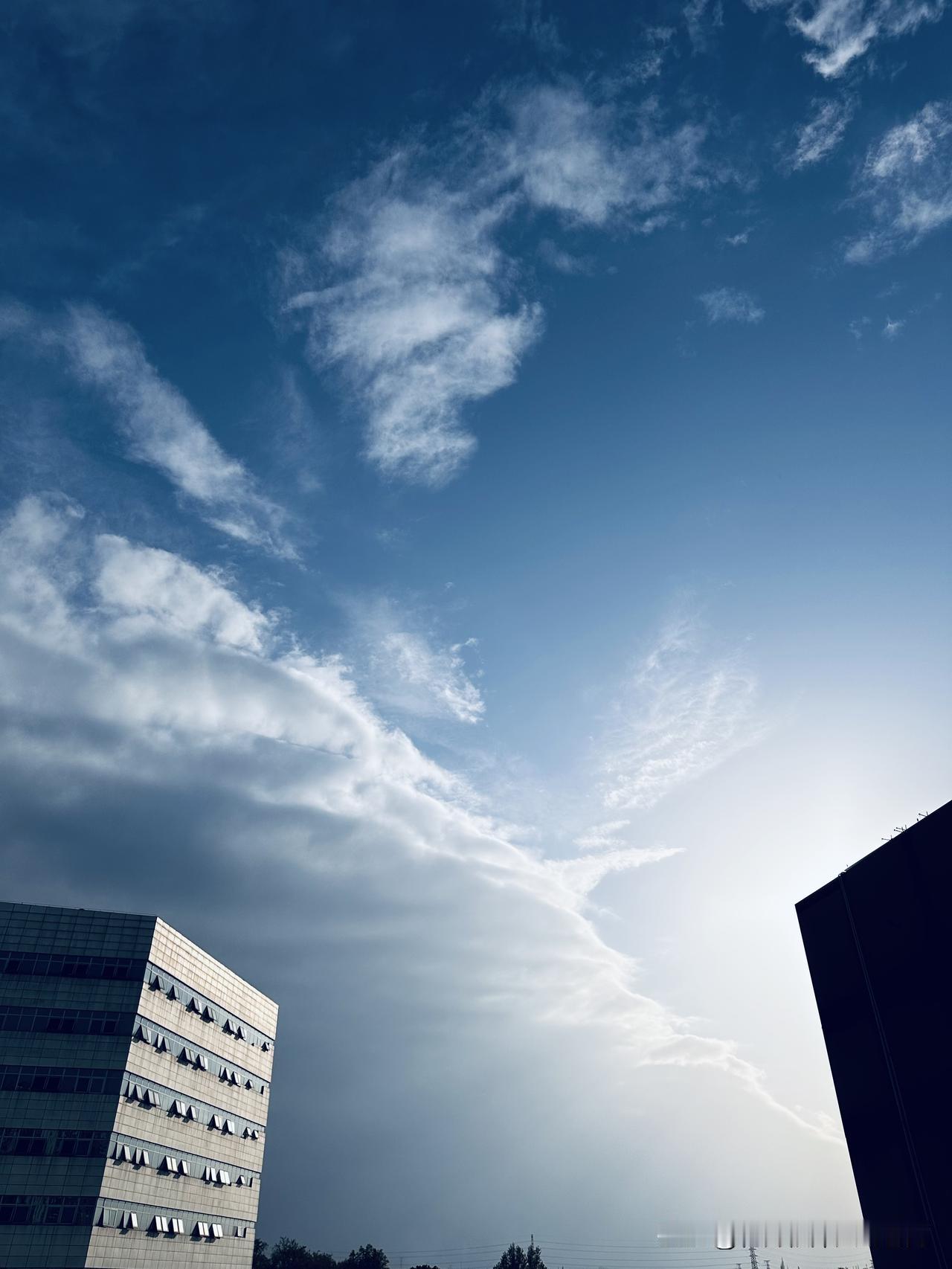 生活多不顺，不思八九，常想一二，自己寻找自己旁边的风景，在枯燥乏味的生活里了慰内