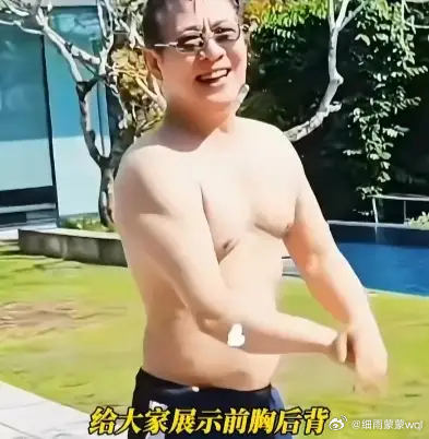 李连杰脱衣辟谣换心脏 李连杰62岁逆生长真相曝光！游泳脱衣自证惊呆网友……，最近