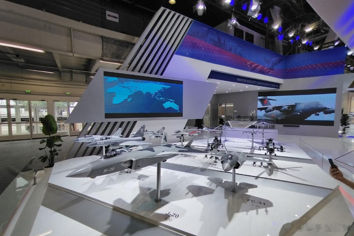 正在举行的2023巴黎航展上，这是中国航空工业展出的武器装备，其中现役型号参展并