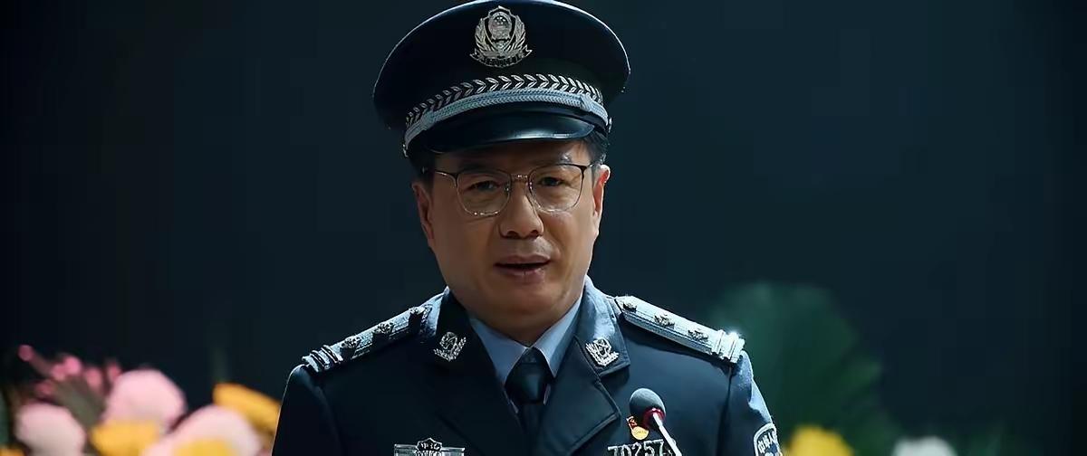 你觉得他油腻 那就说明他演的像和真实
就是从这集看完，我对他改变了以前的看法，之