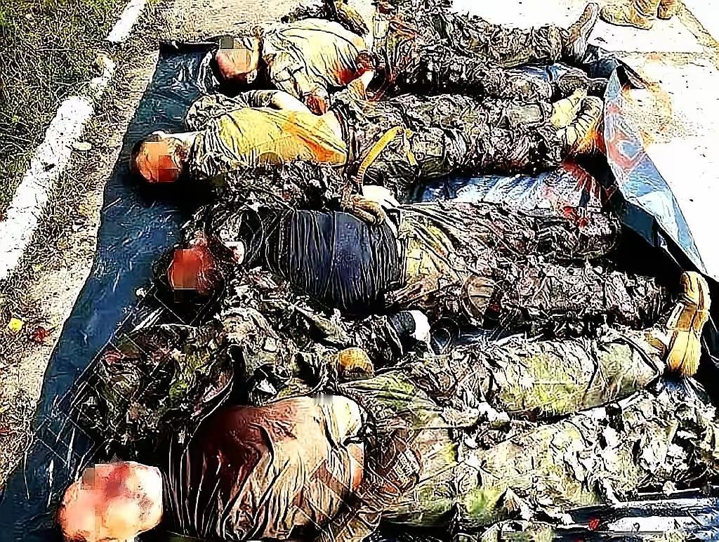 ​作战经验丰富的欧美士兵在俄军面前是那么不堪一击。从前线又抬出了几具遗体，从他们