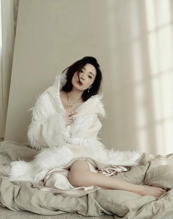 娱乐圈那些腿精女星，六十二、高叶篇
优雅女性魅力 现代女性的美 气质女明星 柔性