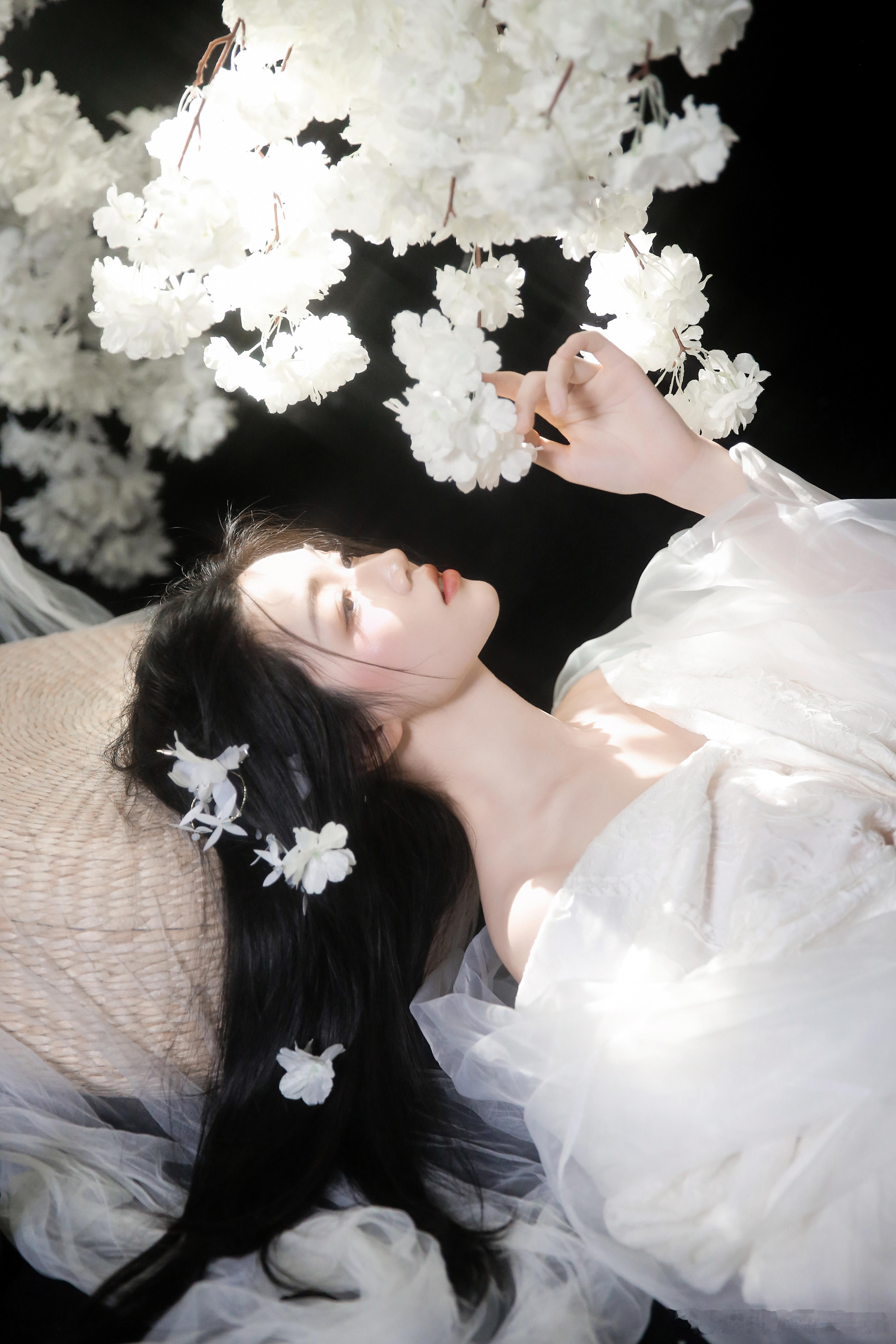 遇见她，如春水映梨花📷：​​​