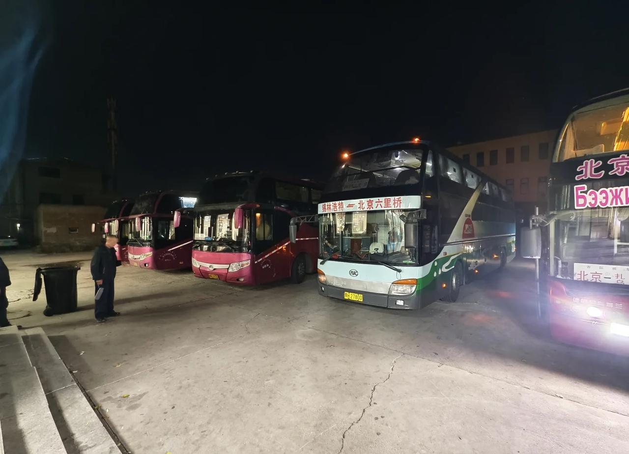 卧铺客车
安凯客车卧铺车 已经8年没坐卧铺客车了，上次还是2017年宜昌-成都