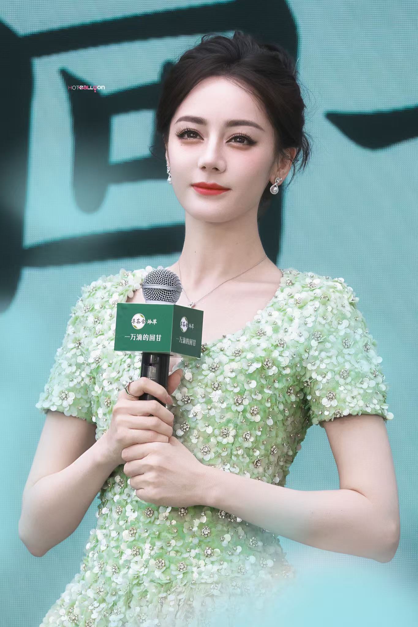 迪丽热巴[超话]  遥不可及又近在咫尺的幸福迪丽热巴香辣狂欢微博派对合伙人 ​​