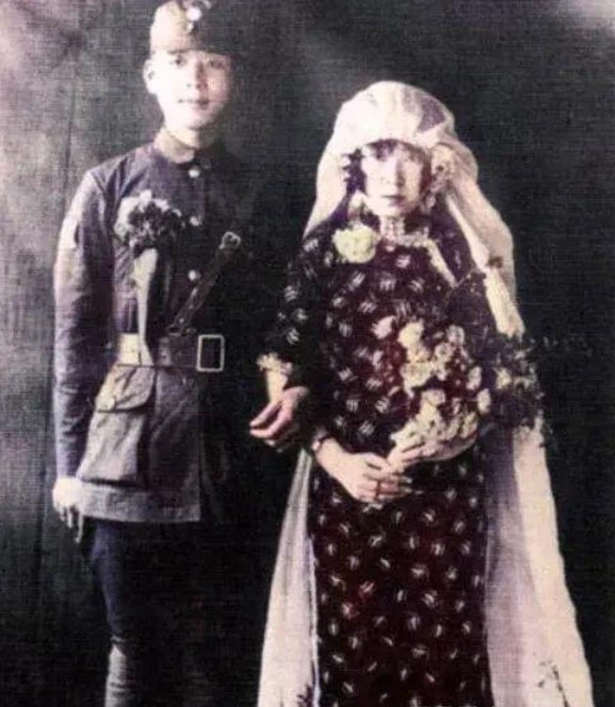 1930年，胡琏到11师当营长后，娶了上司曾伯熹的妹妹曾广瑜。后来，曾广瑜的堂妹