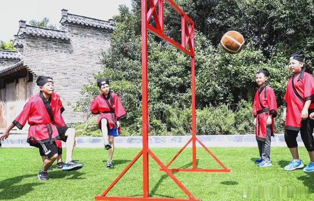 足球起源于中国不是梗印象中有部动画片叫《宋代足球蹴鞠小将》，讲的就是宋代的足球。