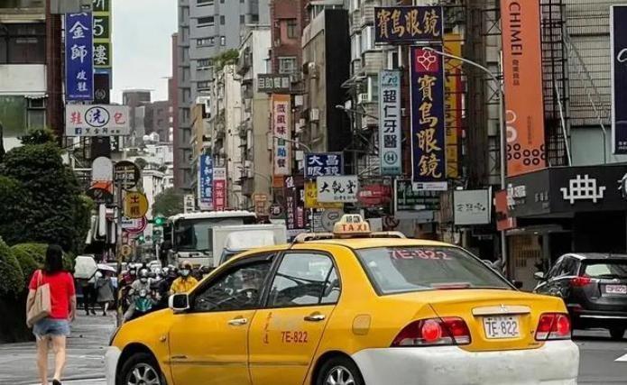 说到台湾今天这副模样，很多人会把账全算在民进党头上。但真要往深里扒拉，这事儿的源