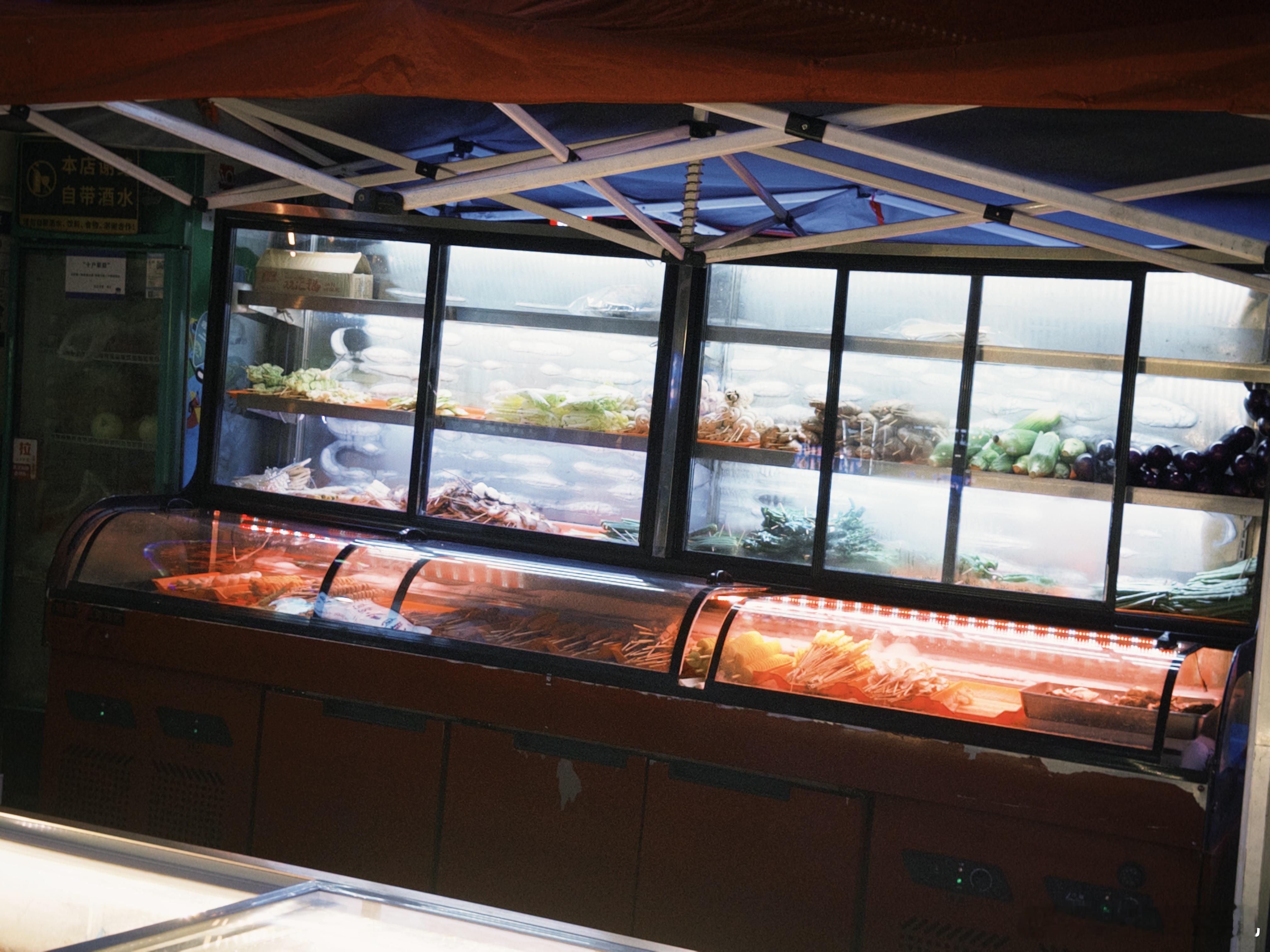 大半夜真不能直播，播完忍不住点了个烧烤