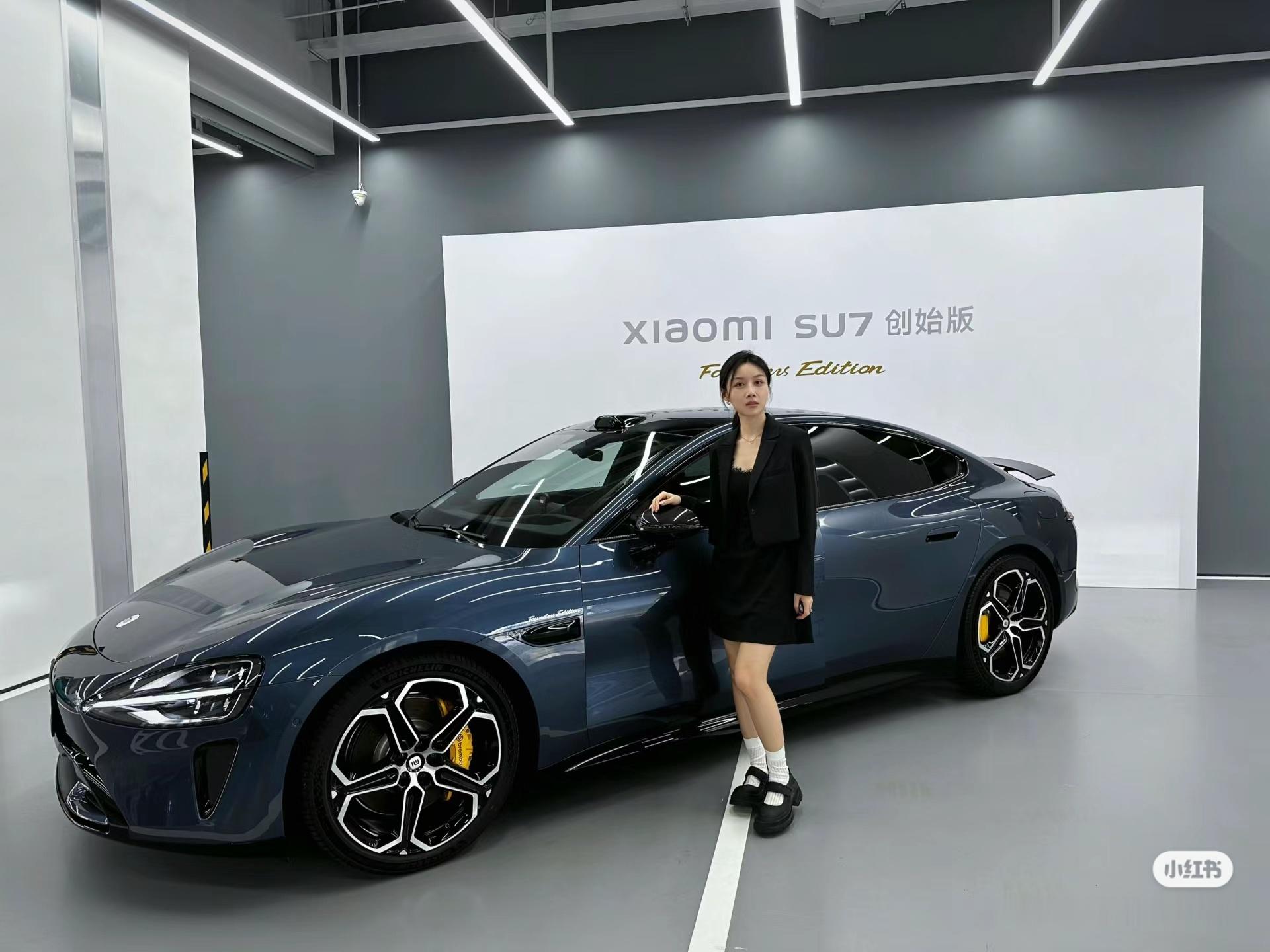 #小米su7[超话]#到底有多少女车主小姐姐这个颜色和轮毂好好看 ​​​