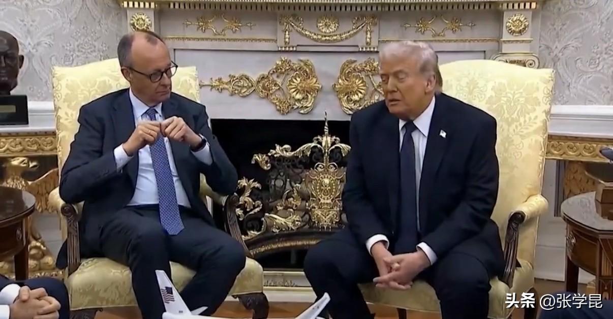 美国媒体今天报道：“美国总统特朗普3月3日在与德国总理默茨会谈前在白宫椭圆形办公