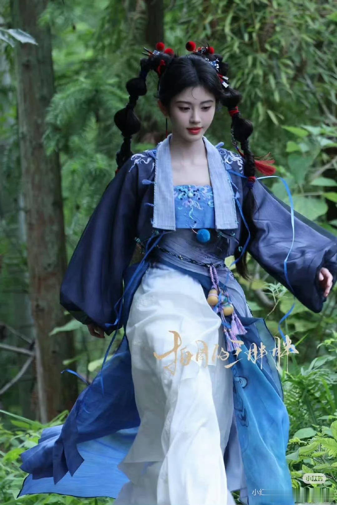 鞠婧祎小号看看小鞠的最新路透造型！ ​​​