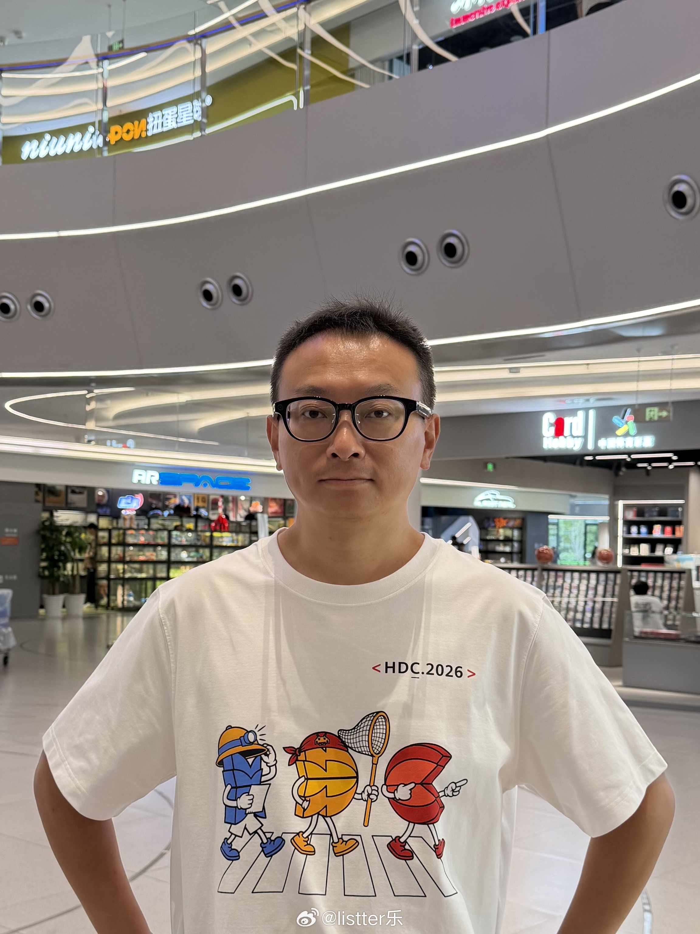 老铁们催了很久的植发分享来啦。5个月后的效果展示，最主要是两鬓这边之前是“重灾区