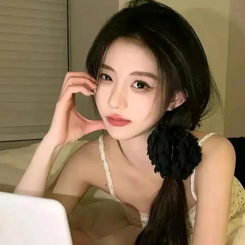 甜美女孩，居家自拍，温柔可爱。自然美少女自拍 精致少女自拍 甜美自拍 甜系自拍写