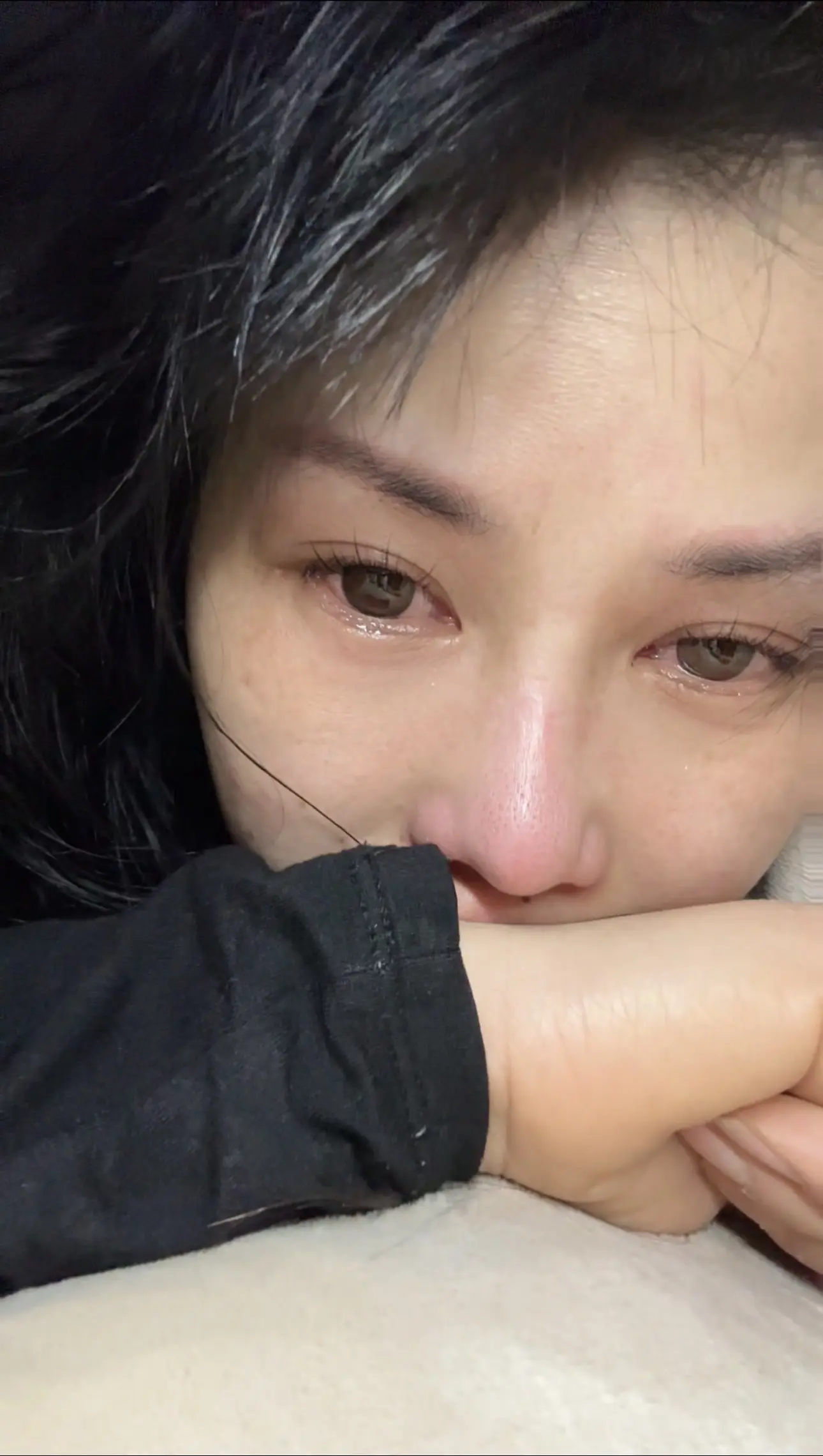 我们的现状两地分居，他外地打工，我在家带娃，今天1月26日腊月二十七...