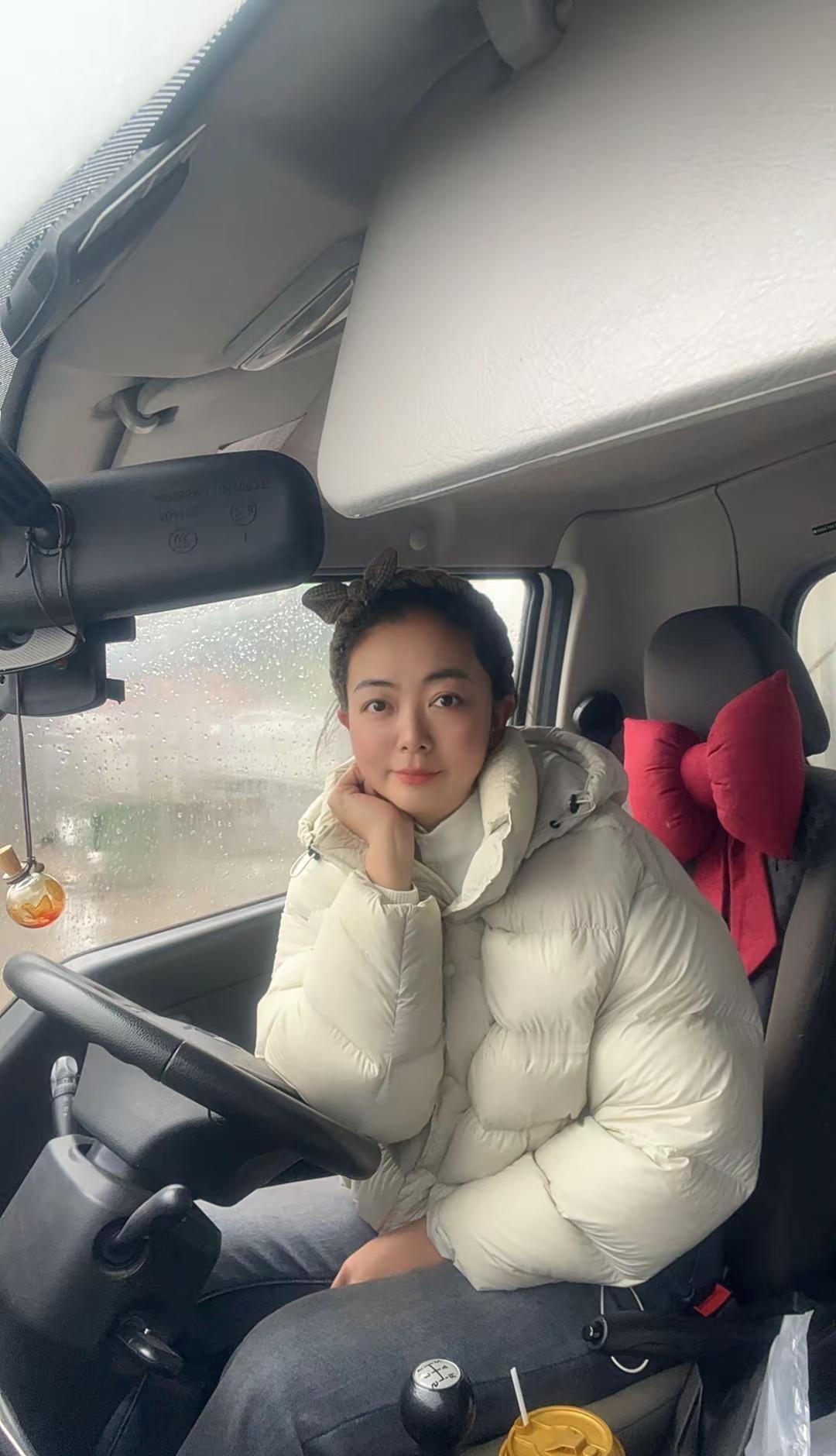 我很普通 也很简单永远是犟的 永远也是真的！