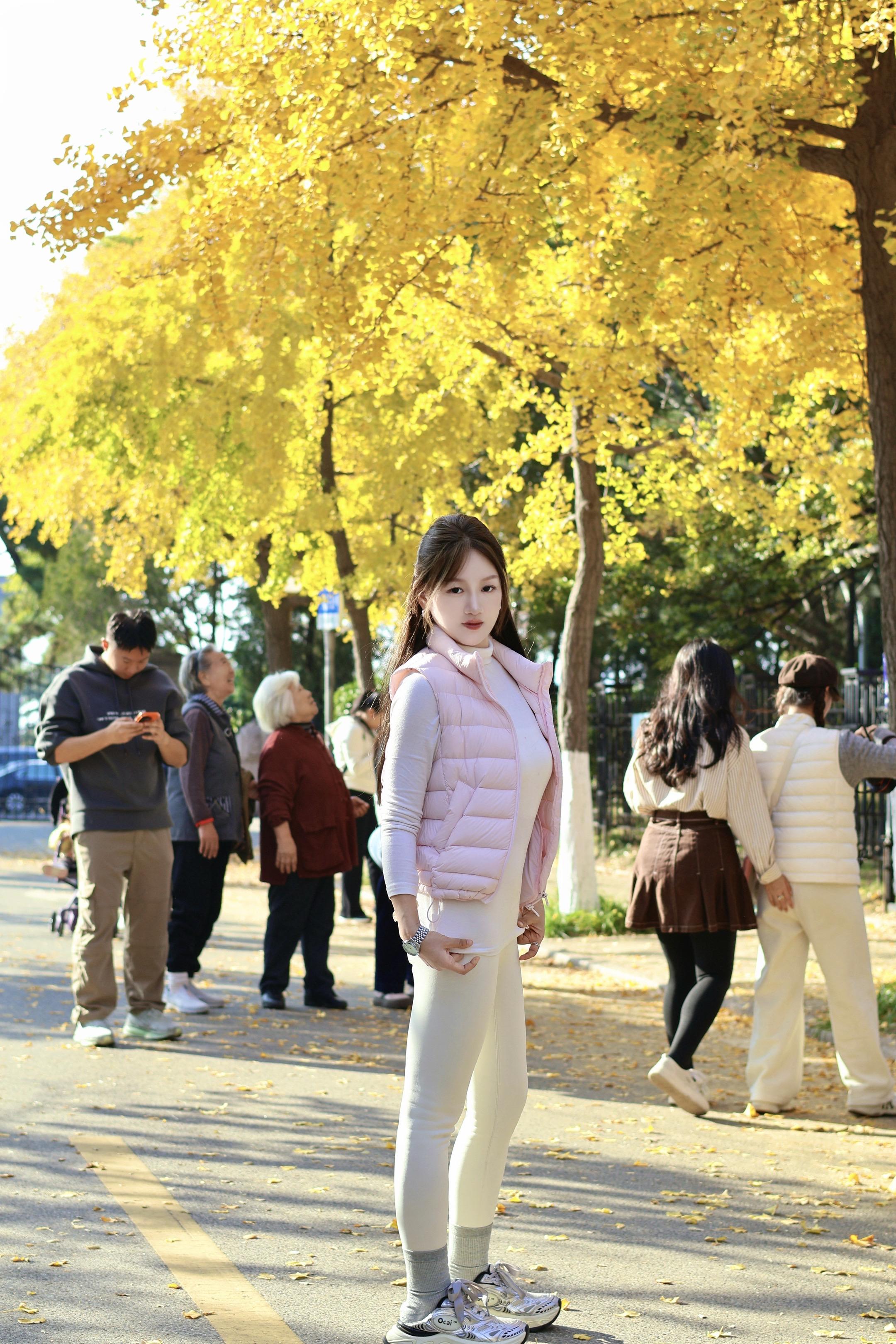 这个世界好吵 我们偷偷幸福就好