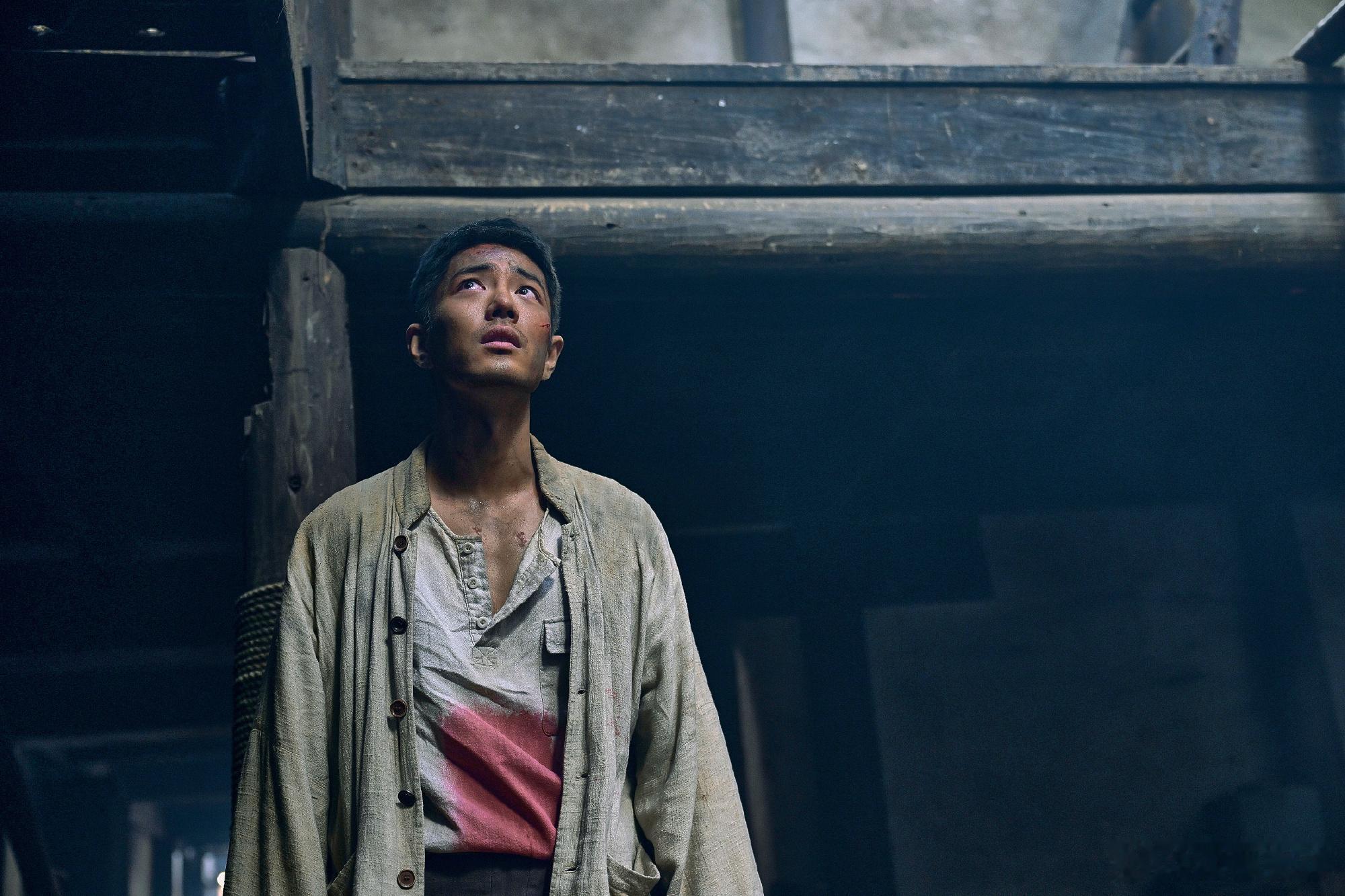 肖战主演的故事片《莫得闲》马上就可以看了，广电安排了媒体调度会，马上上线剧好看点