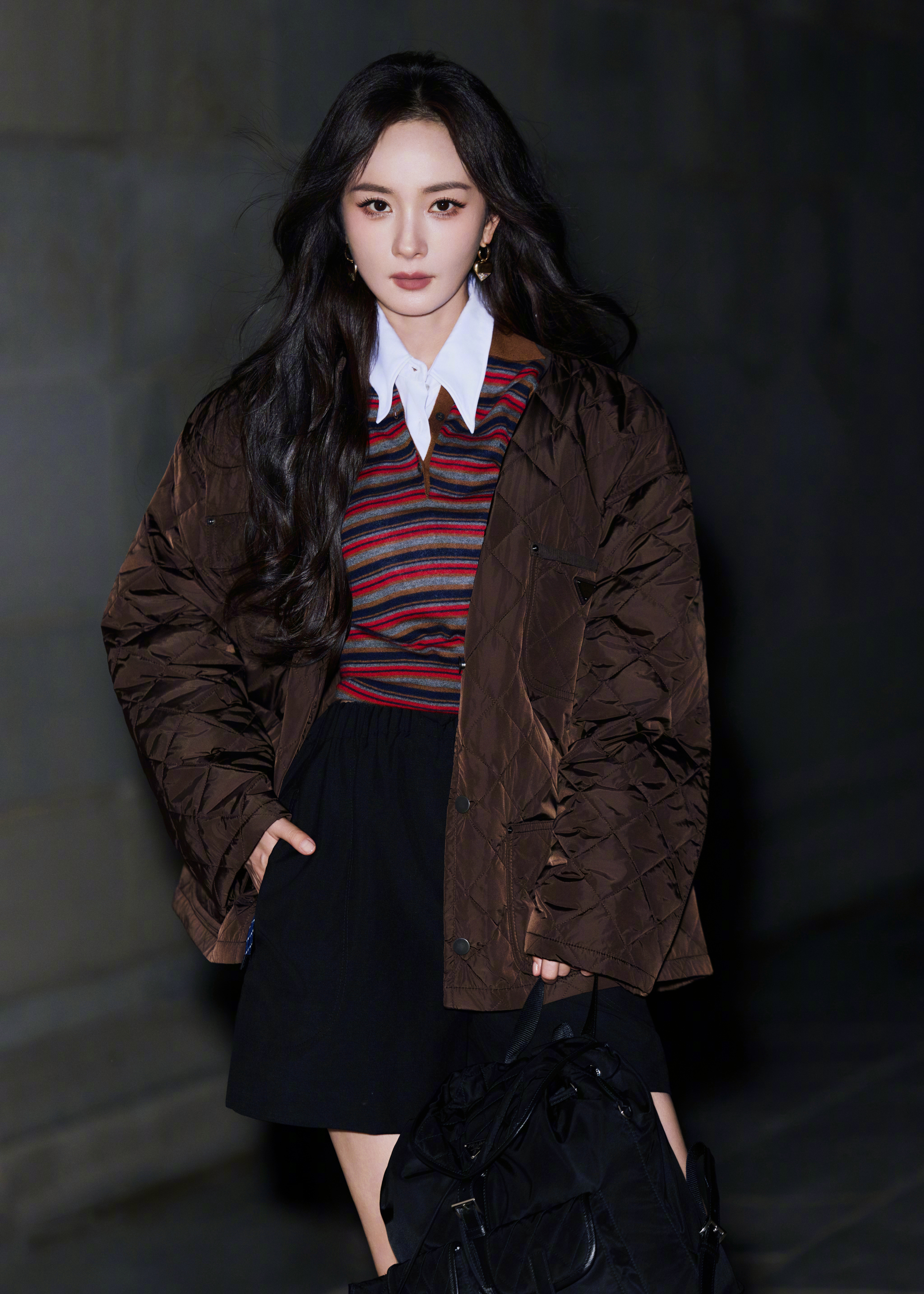 李现、杨幂启程时装周，将现身Prada 2027春夏系列发布秀。两位都上身了Pr