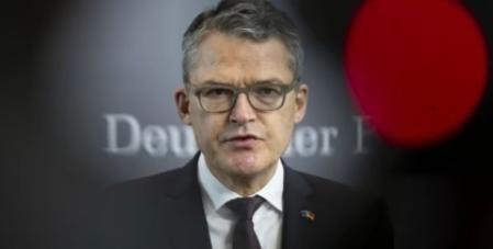 德国军事专家的一番话，引发国际舆论哗然！他直言，如今中国的军事力量已经强大到让美