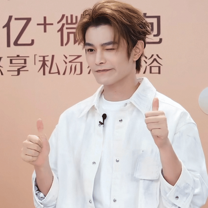 丁禹兮 直播截图！这个兮兮真的是又帅又萌哒[太开心][委屈]！谁能不爱啊[色][