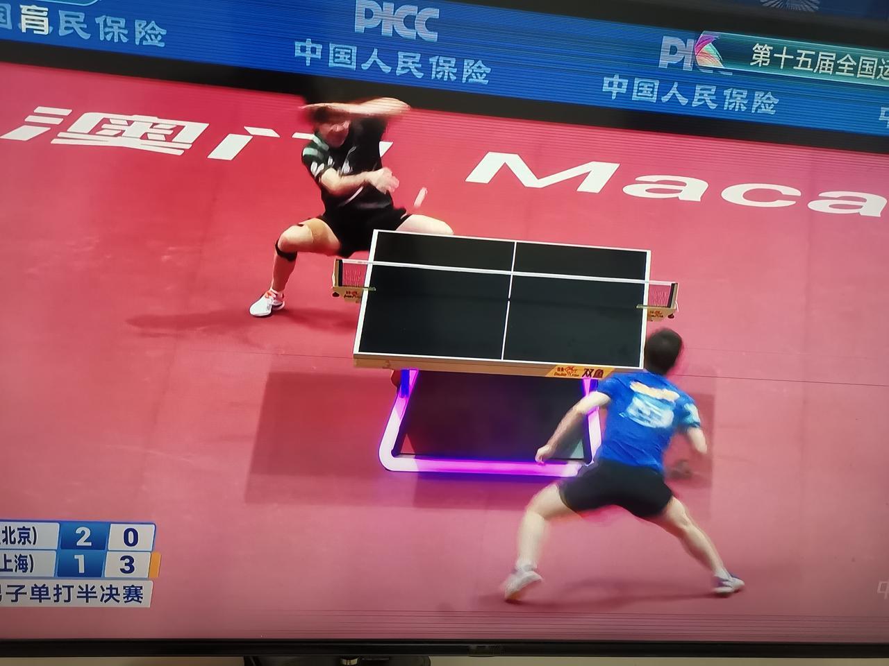 强强对抗，两两争抢
神仙对打，寸土不让
惺惺相惜，只在台下
小小乒球，横飞竖趴