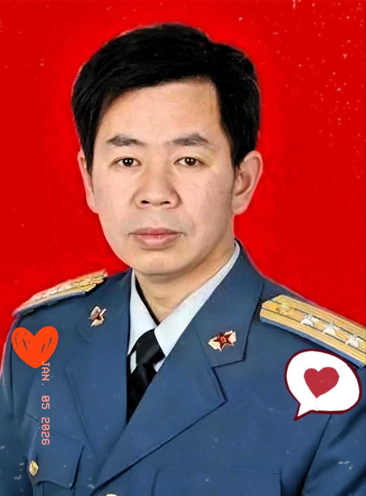 戴旭大校批评目前的演习方式，认为拿着长枪短炮的阵型很危险。他指出，导弹都是竖起来