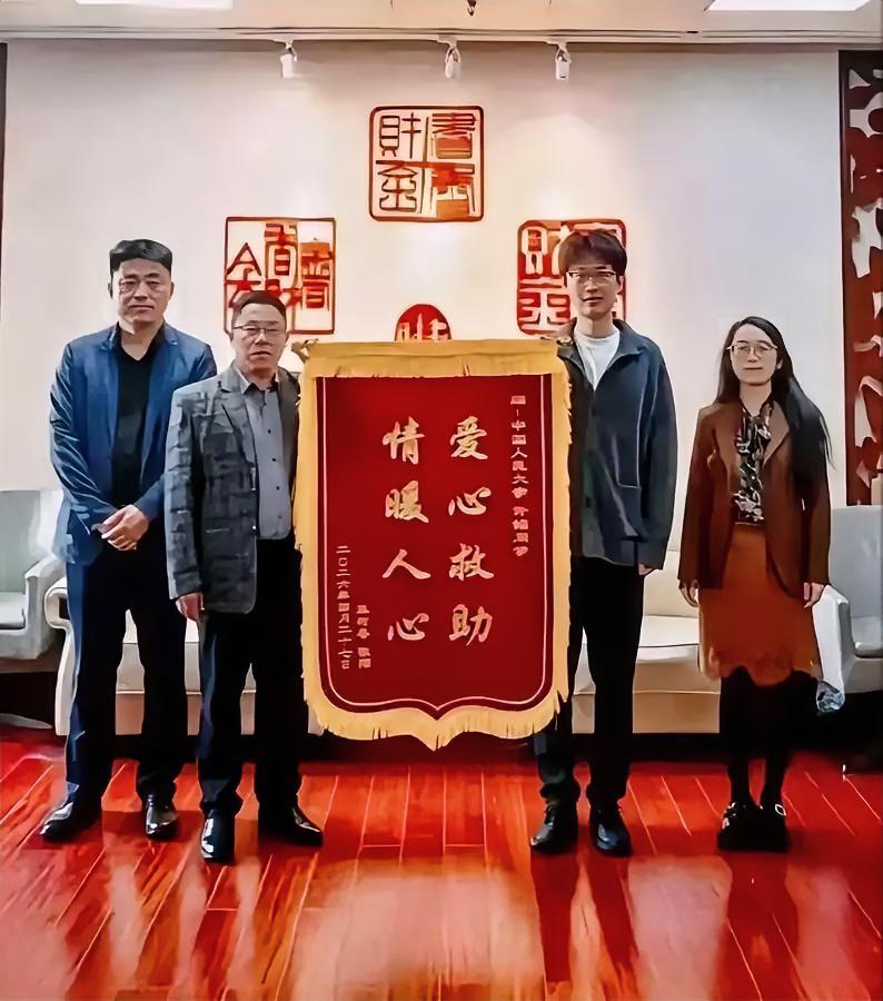 近日，北京两名大学生打网约车，司机突然半道让他们下车，谁料，接下来两个小伙的操作