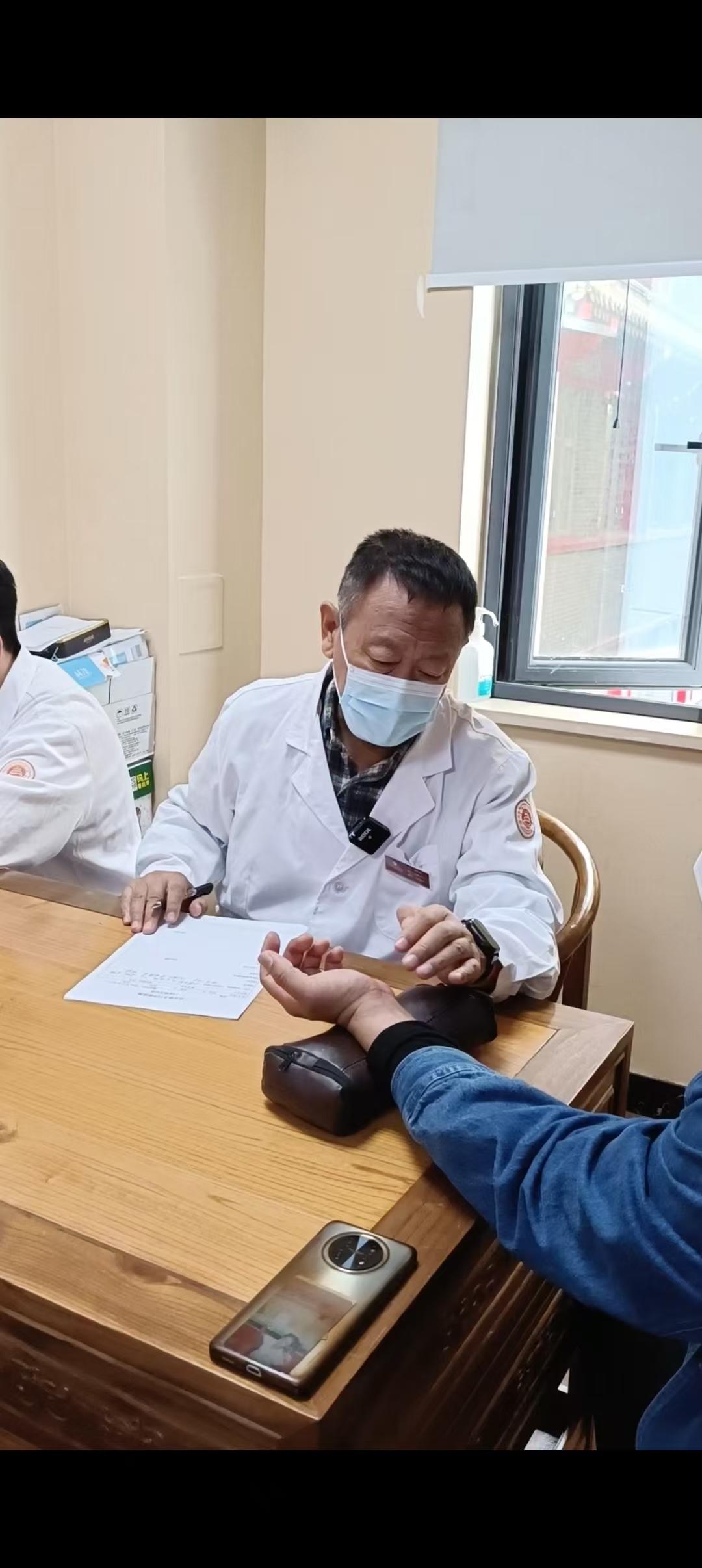 告诉各位萎缩性胃炎患者，不要在为了看病东奔西跑了，有萎缩性胃炎的人一定...