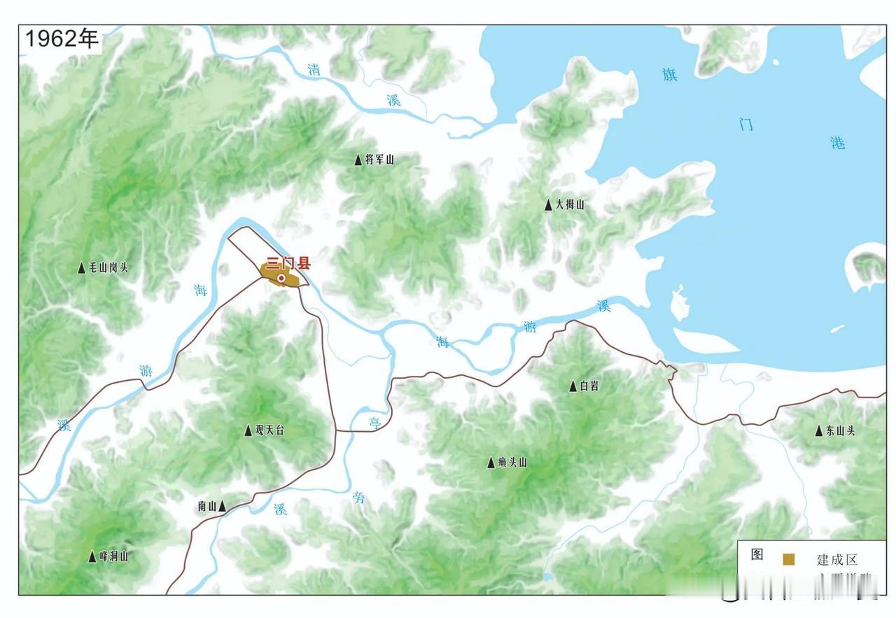 台州市三门县建成区变化图。1962年时，三门县县城也就是沿着海游溪溪边的一条街，