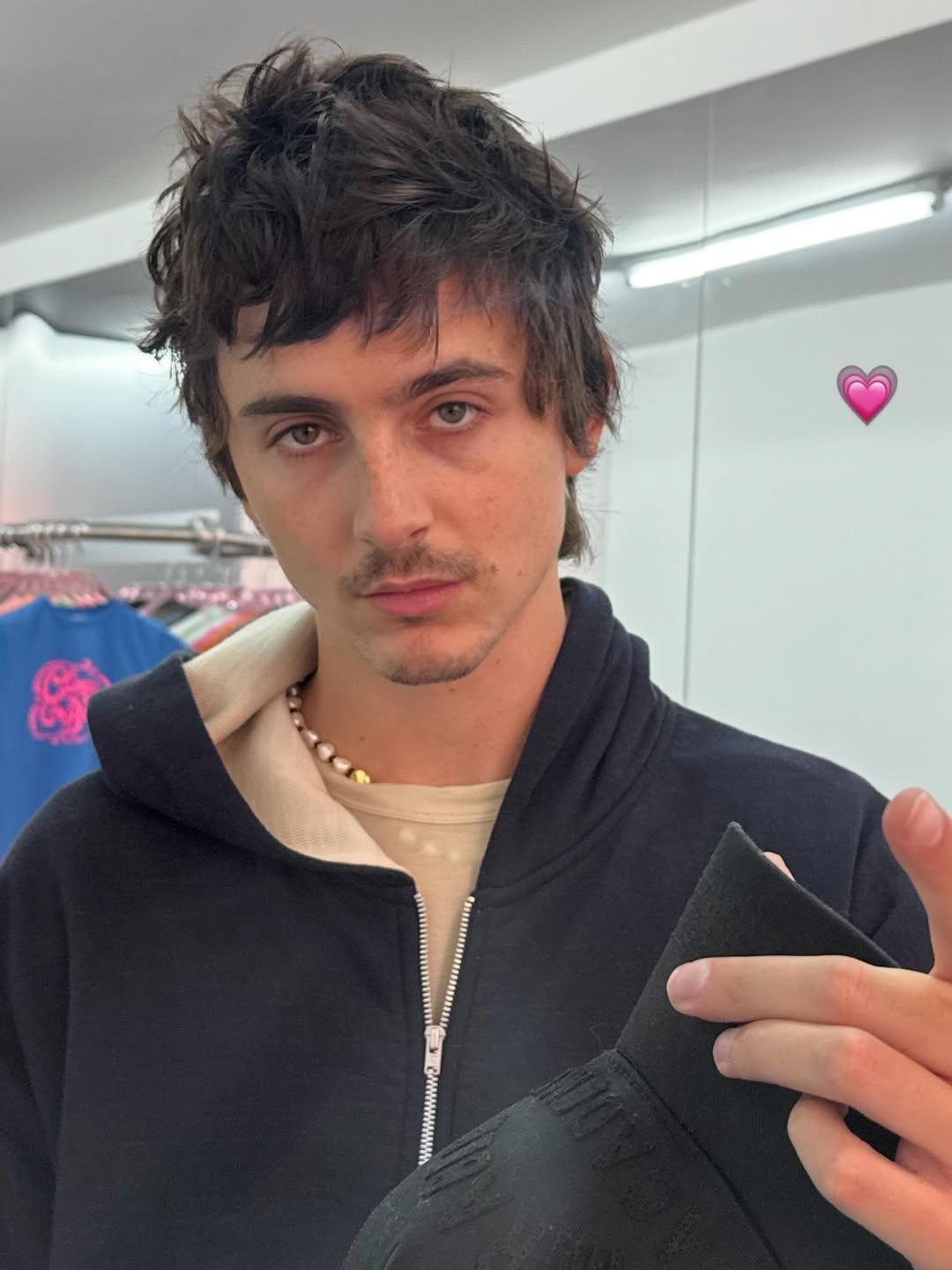 知名演员甜茶Timothée Chalamet通过Instagram展示了他的新