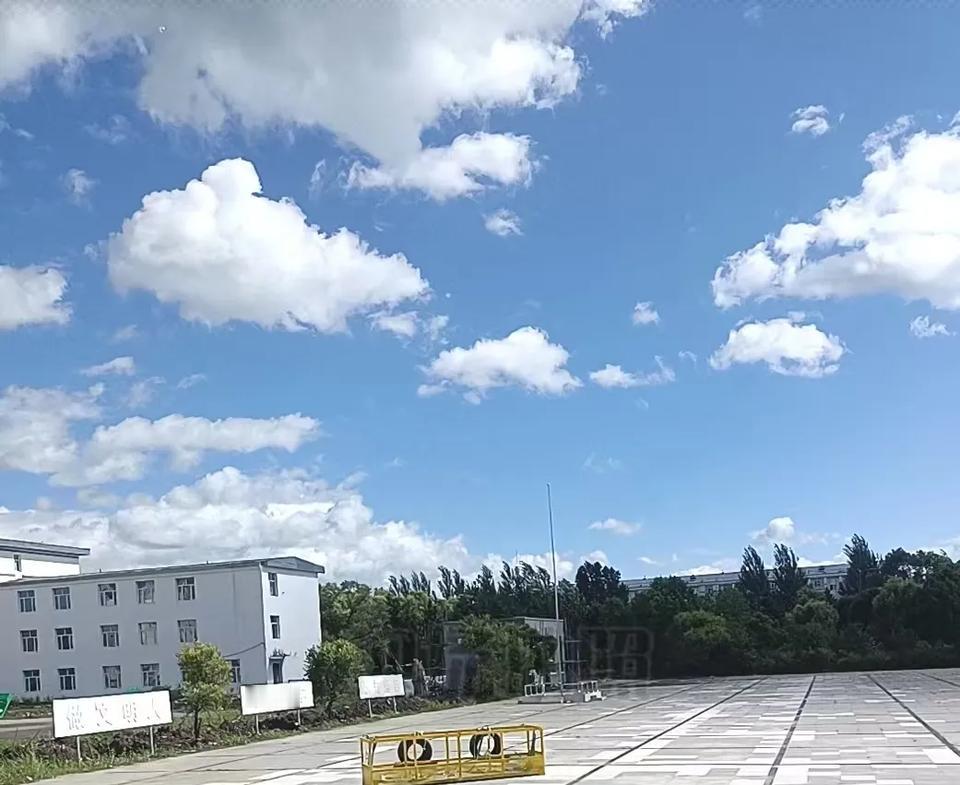 想不到现在的生活竟然过成了这样。

早上起来，已不见了后老头的影子，他去锻炼去了