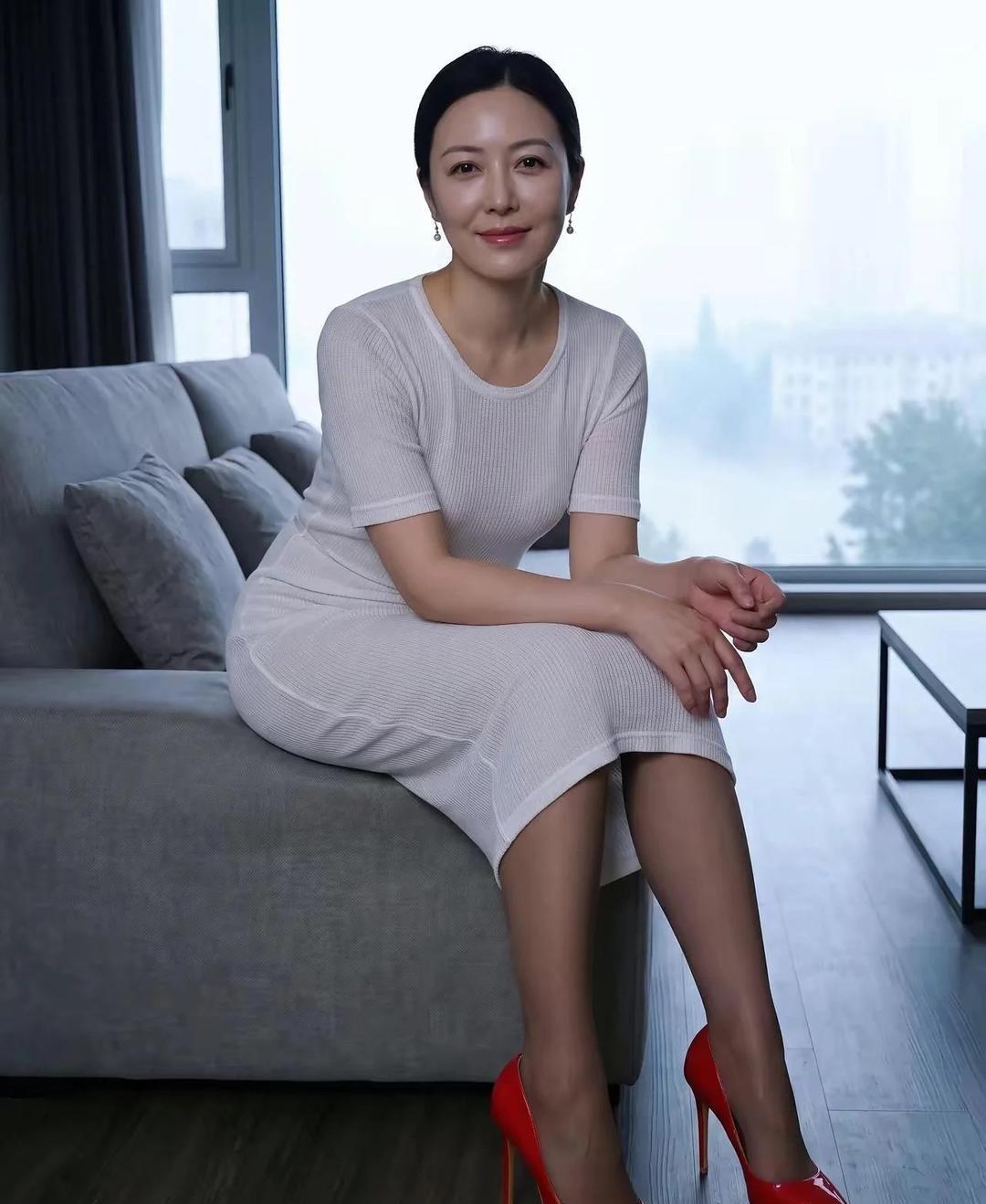 以你的经验看，她多大了？