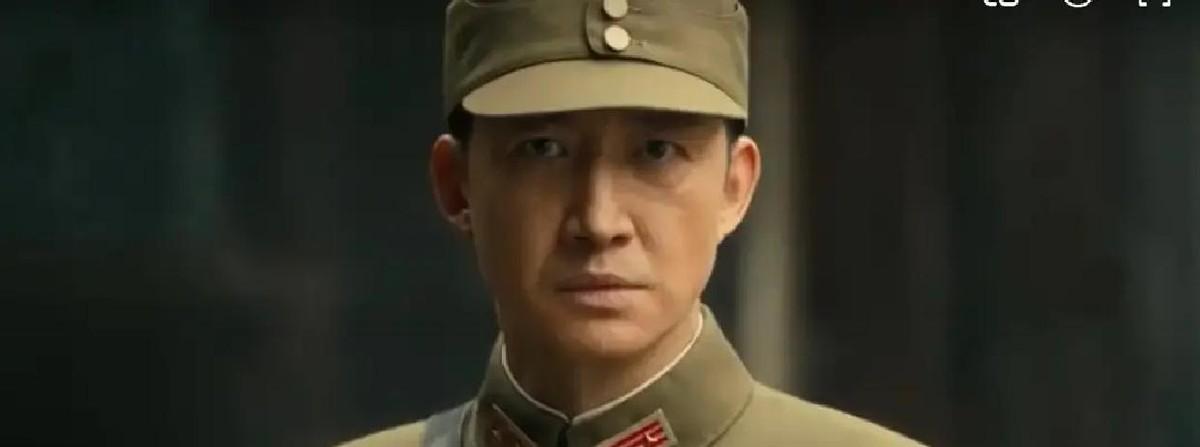 八千里路云和月把四个人塞进同一张饭桌。
孟万福顶着假名带丁玉娇赴宴。
张云魁牵着