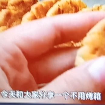 桃酥这中式糕点，香甜酥脆不油腻，大人小孩都爱，我也是从小吃到大。外面甜品店小小一